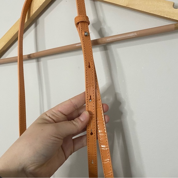 [Marc Jacobs] 100% Leather Croc Embossed Light Orange Crossbody Bag - Picture 3 of 10